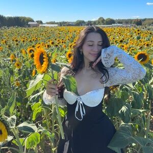 Meet your Posher, Adrianna